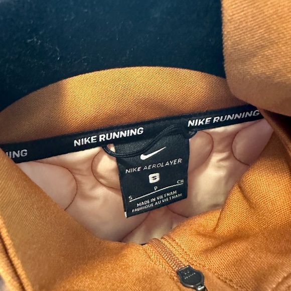 Nike gold vest - Picture 3 of 3